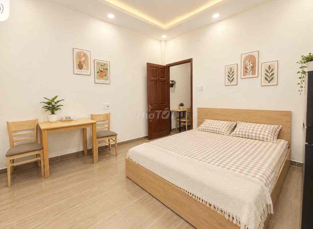 PHÒNG CHO THUÊ BAN CÔNG 30m2 (Gần ga T3)
