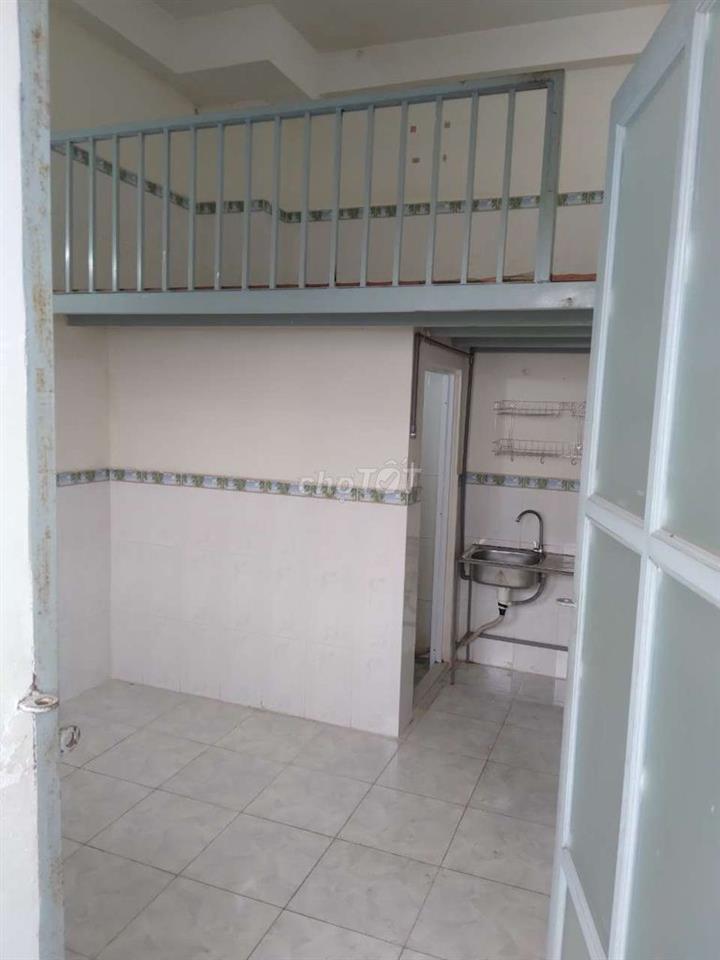 CHO THUÊ PHÒNG TRỌ RỘNG CÓ GÁC XÉP ĐƯỜNG DƯƠNG QUẢNG HÀM PHƯỜNG 5 GV 