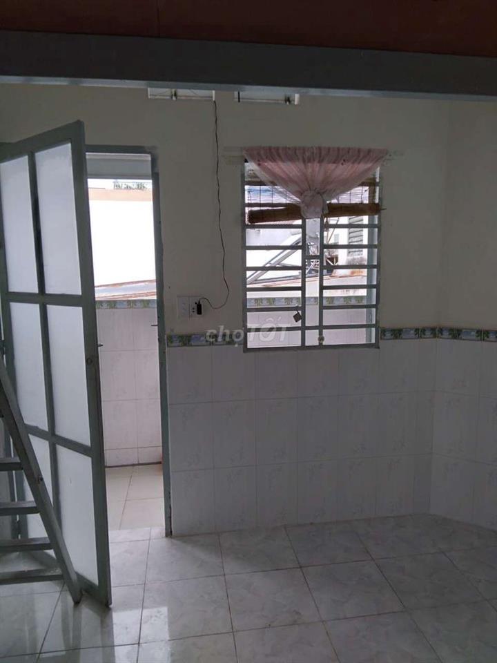 CHO THUÊ PHÒNG TRỌ RỘNG CÓ GÁC XÉP ĐƯỜNG DƯƠNG QUẢNG HÀM PHƯỜNG 5 GV 