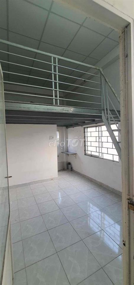 Phòng trọ giá rẻ ngay chợ Tân mỹ có máy lạnh