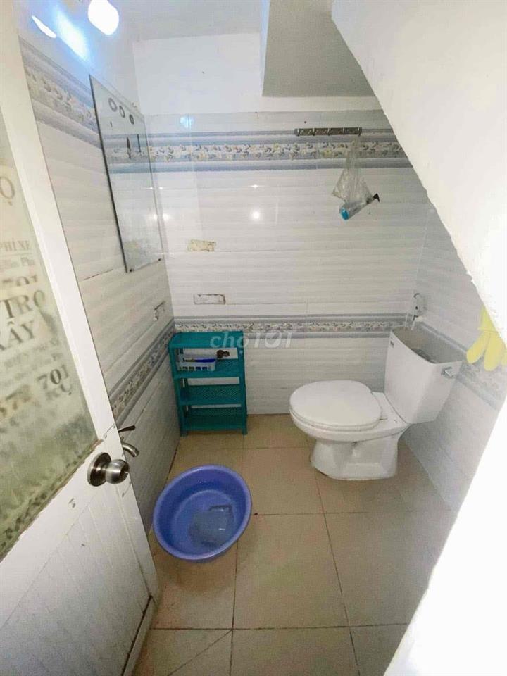 phong trọ toilet riêng ngay iuh 2tr bao điện nước