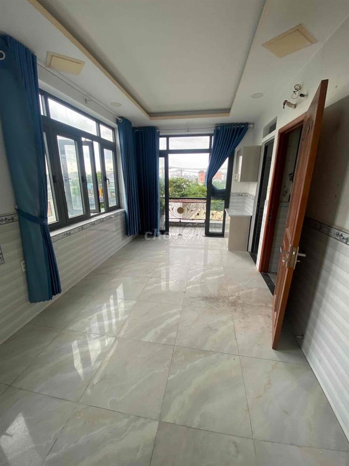 Cho thuê phòng bancol máy lạnh giá: 4.2tr