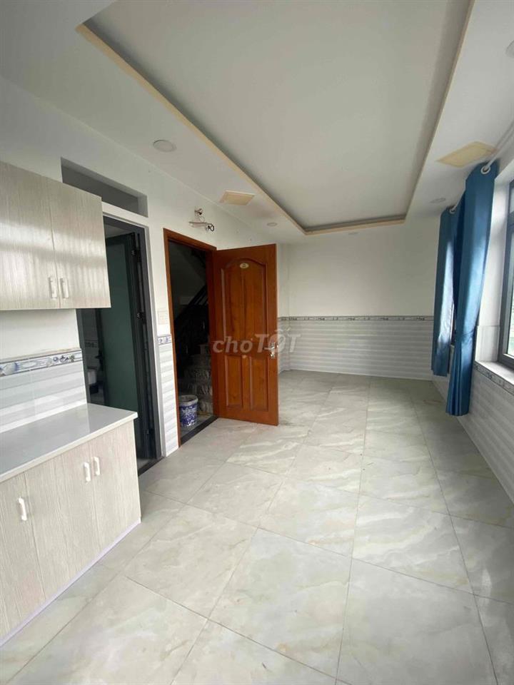 Cho thuê phòng bancol máy lạnh giá: 4.2tr