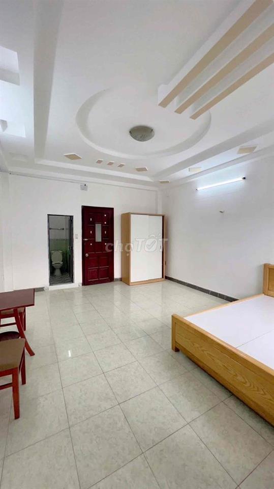 PHÒNG SIÊU RỘNG 35M2 BAN CÔNG - TÁCH BẾP ĐẦY ĐỦ NỘI THẤT Ở ĐƯỢC 3-4NG