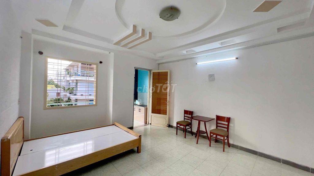 PHÒNG SIÊU RỘNG 35M2 BAN CÔNG - TÁCH BẾP ĐẦY ĐỦ NỘI THẤT Ở ĐƯỢC 3-4NG