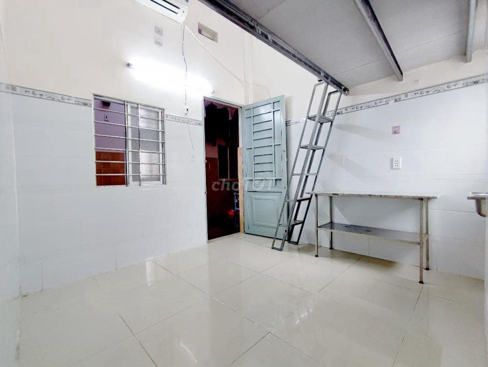 PHÒNG TRỌ CÓ GÁC CAO 2M CỬA SỔ TRỜI THOÁNG MÁT THANG MÁY - GIÁ RẺ