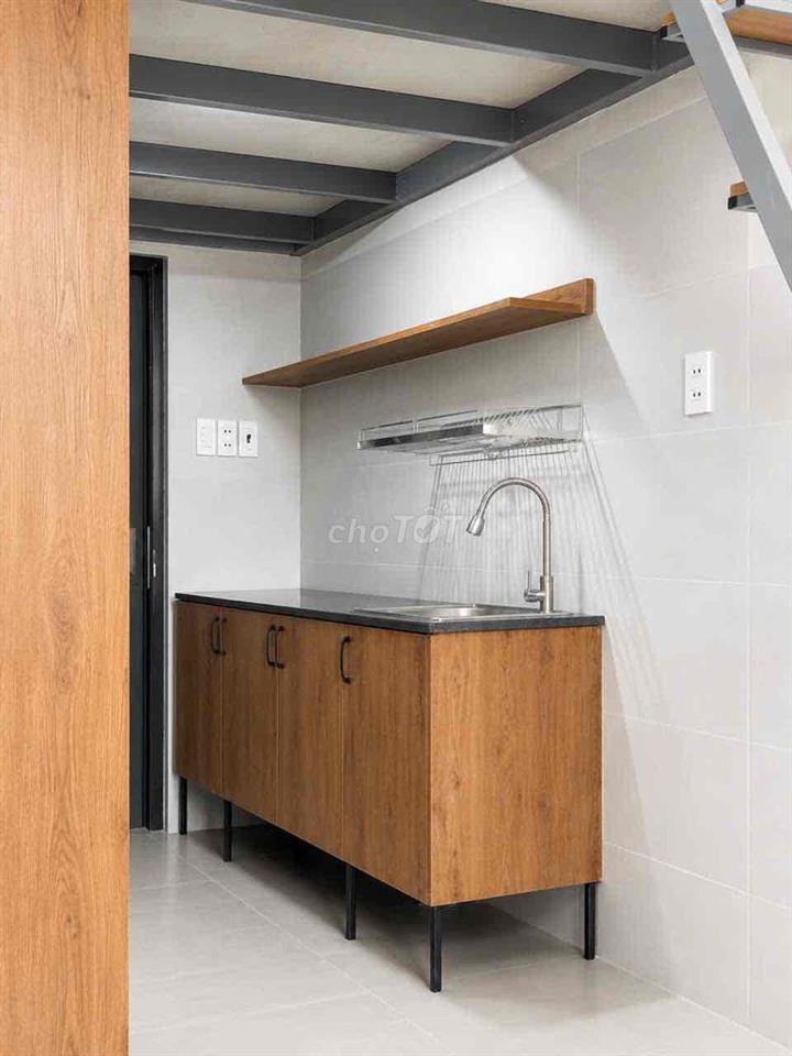TÒA NHÀ MỚI XÂY ĐẦY ĐỦ NỘI THẤT CỬA SỔ TRỜI GẦN NGÃ TƯ THỦ ĐỨC