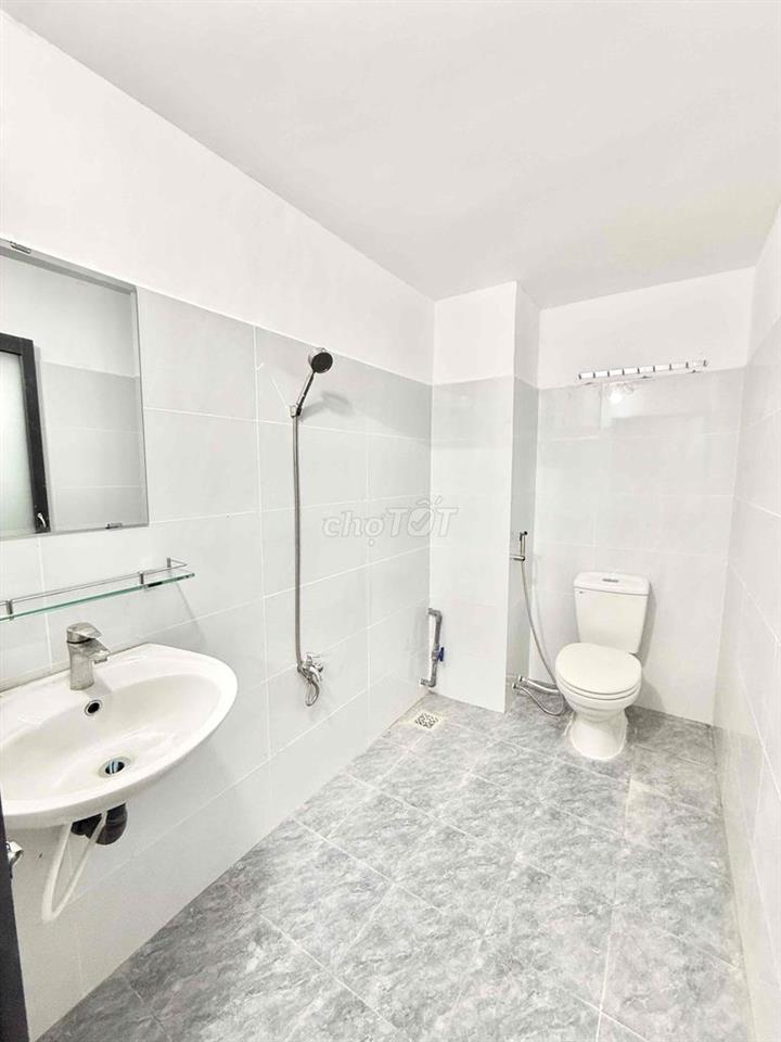 NHÀ MỚI ĐẦY ĐỦ NỘI THẤT MỚI 100% MẶT TIỀN HOÀNG HOA THÁM