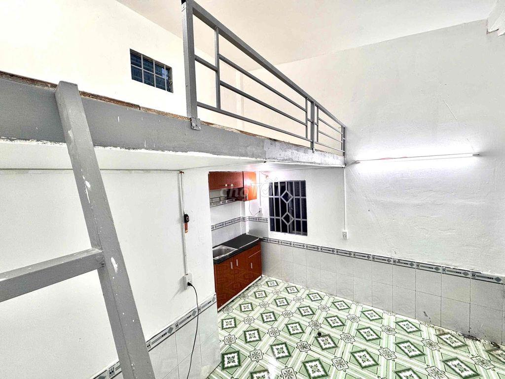 GÁC CAO ĐỨNG ĐƯỢC PHÒNG RỘNG GẦN ĐẠI HỌC CÔNG THƯƠNG