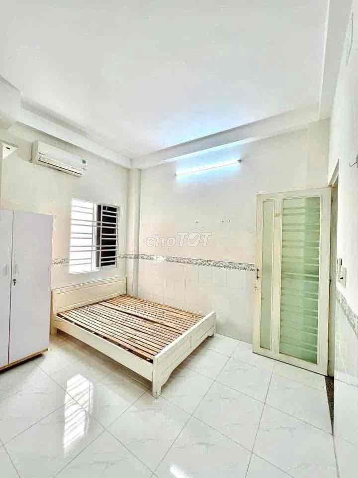 ĐẦY ĐỦ NỘI THẤT-BAN CÔNG-CỬA SỔ TRỜI GẦN ĐẠI HỌC CÔNG THƯƠNG