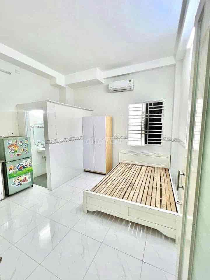 ĐẦY ĐỦ NỘI THẤT-BAN CÔNG-CỬA SỔ TRỜI GẦN ĐẠI HỌC CÔNG THƯƠNG