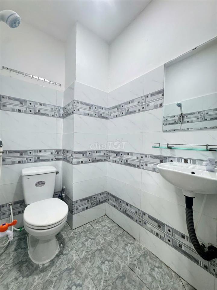 STUDIO CỬA SỔ TRỜI BAN CÔNG THOÁNG MÁT ĐÓN ÁNH SÁNG TỰ NHIÊN TỐT 