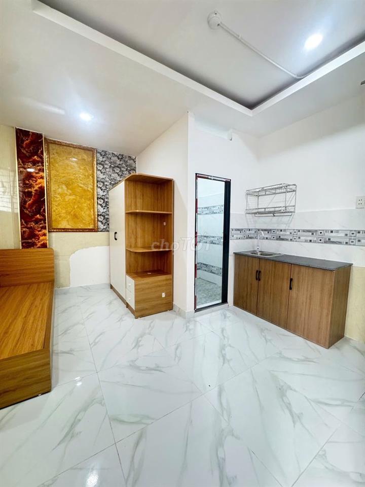 STUDIO CỬA SỔ TRỜI BAN CÔNG THOÁNG MÁT ĐÓN ÁNH SÁNG TỰ NHIÊN TỐT 