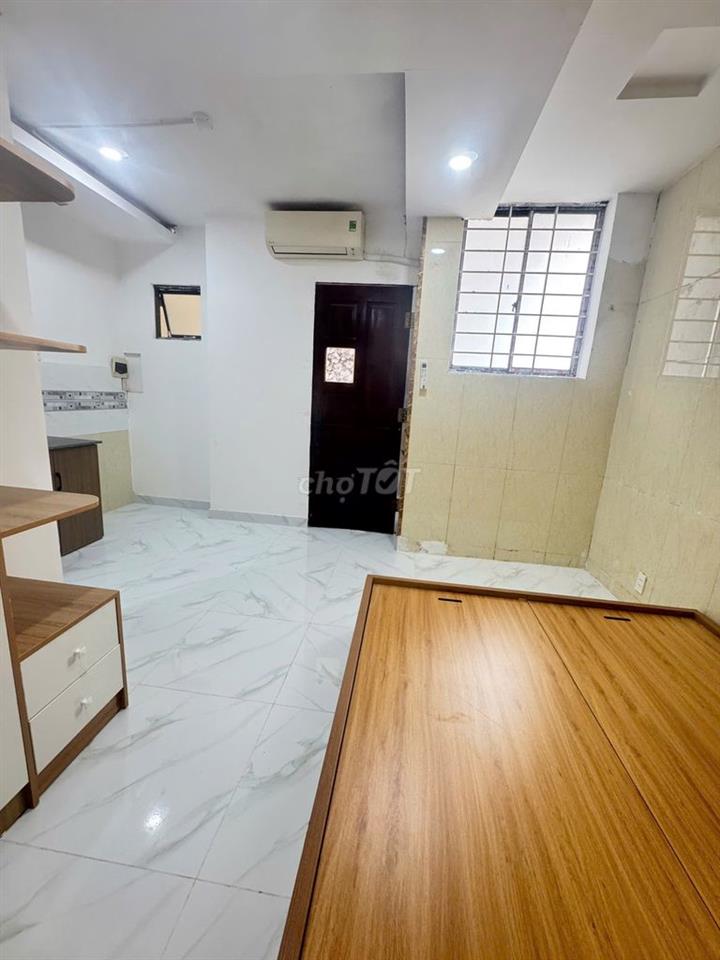 STUDIO CỬA SỔ TRỜI BAN CÔNG THOÁNG MÁT ĐÓN ÁNH SÁNG TỰ NHIÊN TỐT 