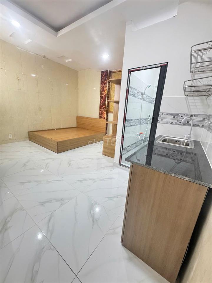 STUDIO CỬA SỔ TRỜI BAN CÔNG THOÁNG MÁT ĐÓN ÁNH SÁNG TỰ NHIÊN TỐT 
