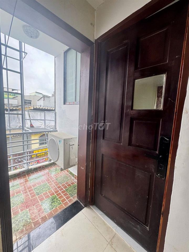 STUDIO CỬA SỔ TRỜI BAN CÔNG THOÁNG MÁT ĐÓN ÁNH SÁNG TỰ NHIÊN TỐT 
