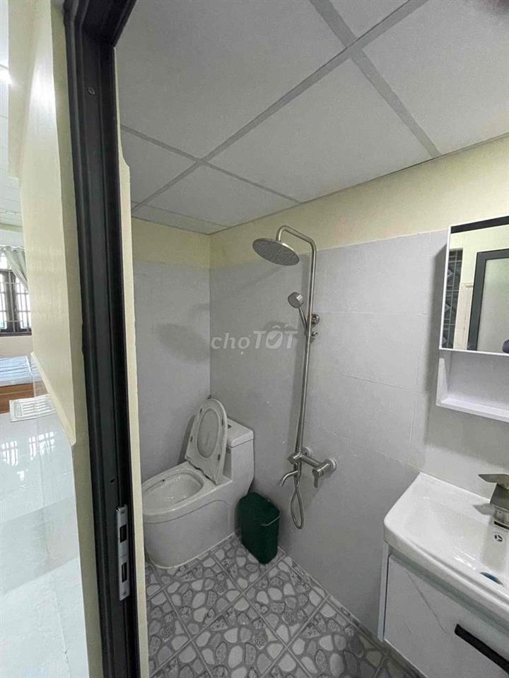 STUDIO ĐẦY ĐỦ NỘI THẤT - CỬA SỔ TRỜI ĐÓN ÁNH SÁNG ĐÓN GIÓ TỰ NHIÊN TÔT