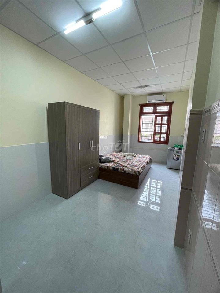 STUDIO ĐẦY ĐỦ NỘI THẤT - CỬA SỔ TRỜI ĐÓN ÁNH SÁNG ĐÓN GIÓ TỰ NHIÊN TÔT