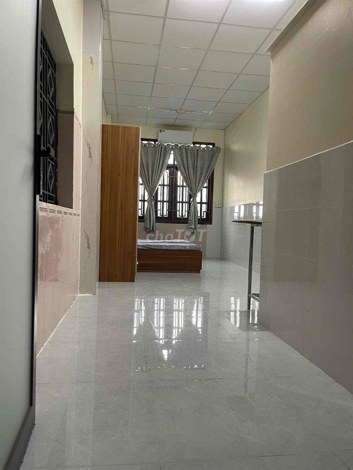 STUDIO ĐẦY ĐỦ NỘI THẤT - CỬA SỔ TRỜI ĐÓN ÁNH SÁNG ĐÓN GIÓ TỰ NHIÊN TÔT