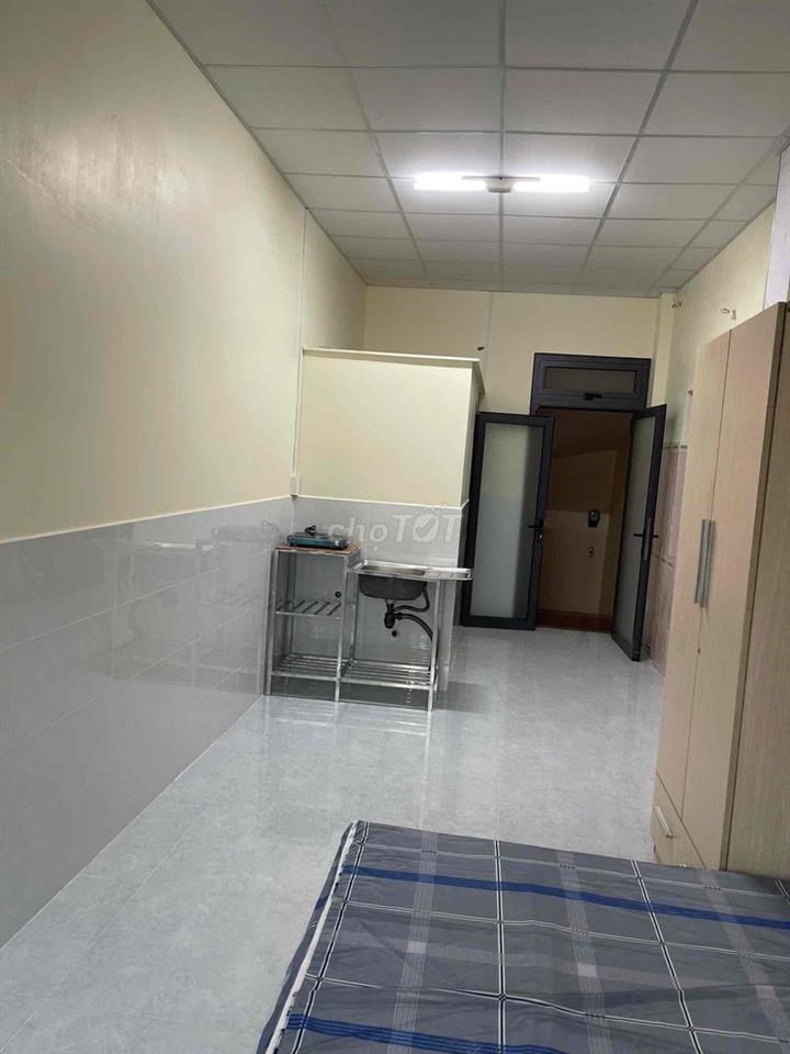 STUDIO ĐẦY ĐỦ NỘI THẤT - CỬA SỔ TRỜI ĐÓN ÁNH SÁNG ĐÓN GIÓ TỰ NHIÊN TÔT