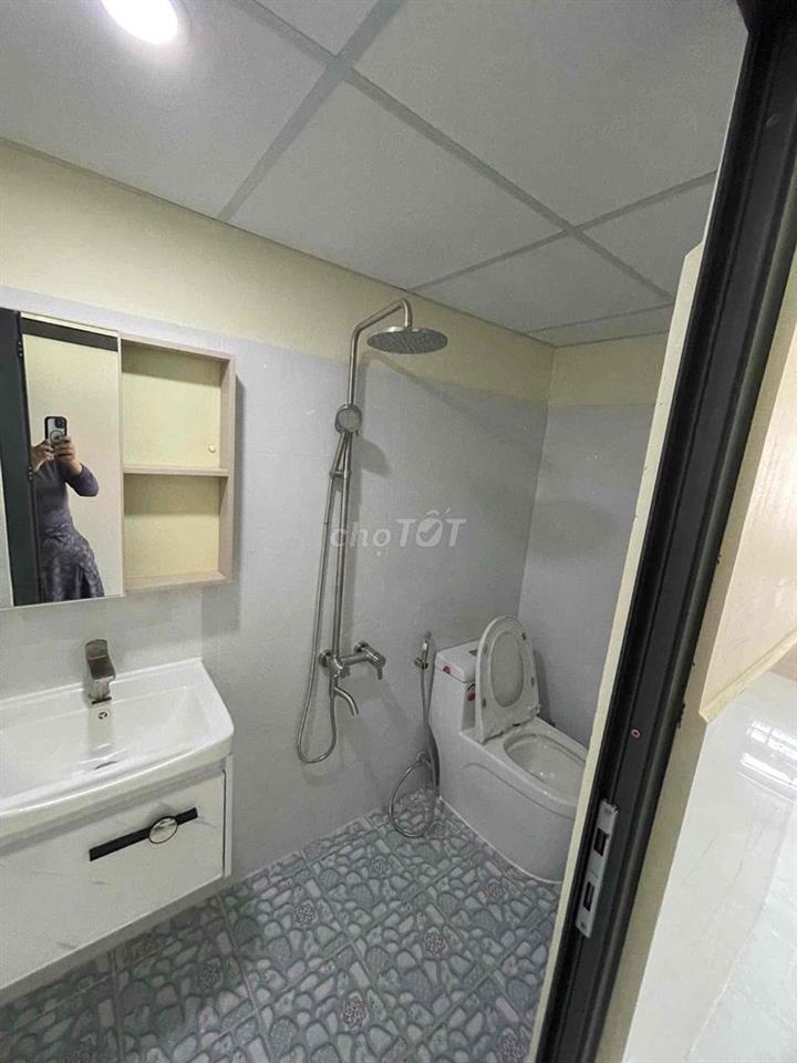 STUDIO ĐẦY ĐỦ NỘI THẤT - CỬA SỔ TRỜI ĐÓN ÁNH SÁNG ĐÓN GIÓ TỰ NHIÊN TÔT