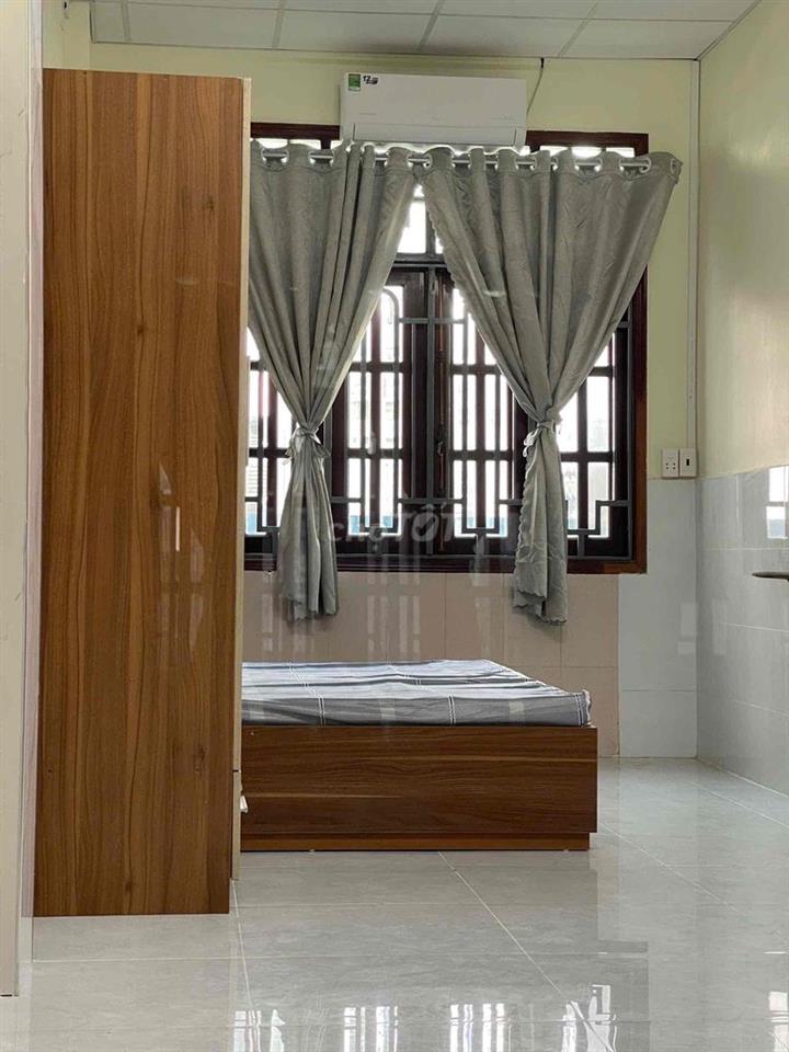 STUDIO ĐẦY ĐỦ NỘI THẤT - CỬA SỔ TRỜI ĐÓN ÁNH SÁNG ĐÓN GIÓ TỰ NHIÊN TÔT