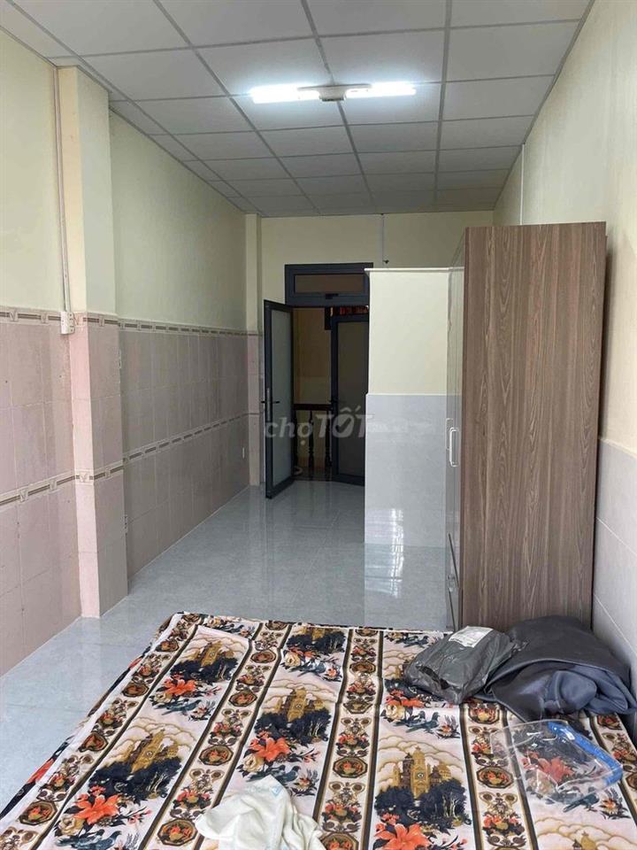 STUDIO ĐẦY ĐỦ NỘI THẤT - CỬA SỔ TRỜI ĐÓN ÁNH SÁNG ĐÓN GIÓ TỰ NHIÊN TÔT