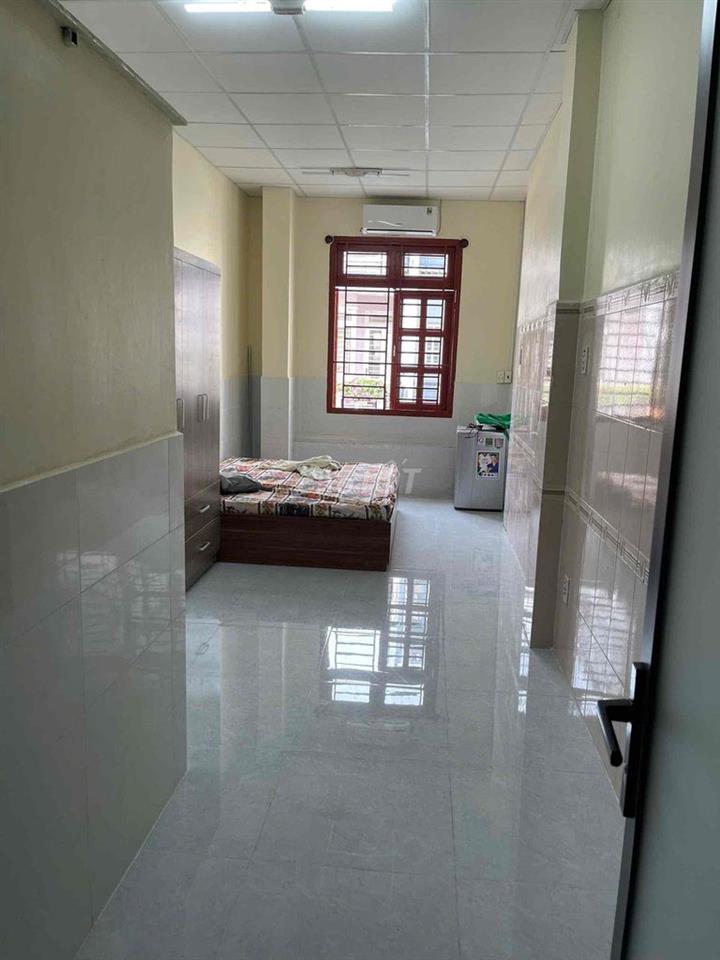 STUDIO ĐẦY ĐỦ NỘI THẤT - CỬA SỔ TRỜI ĐÓN ÁNH SÁNG ĐÓN GIÓ TỰ NHIÊN TÔT