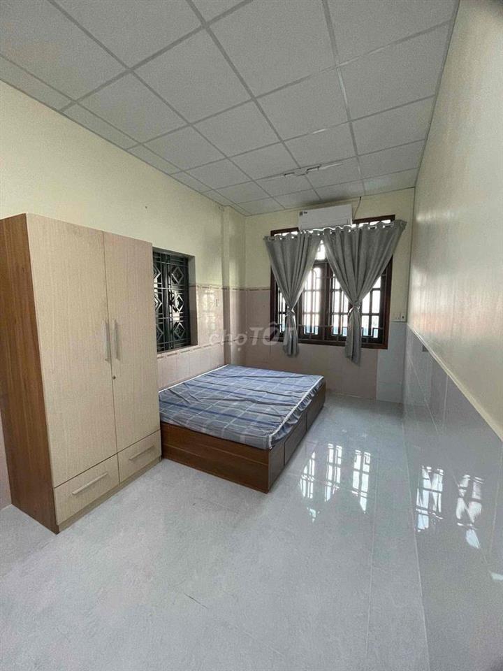 STUDIO ĐẦY ĐỦ NỘI THẤT - CỬA SỔ TRỜI ĐÓN ÁNH SÁNG ĐÓN GIÓ TỰ NHIÊN TÔT