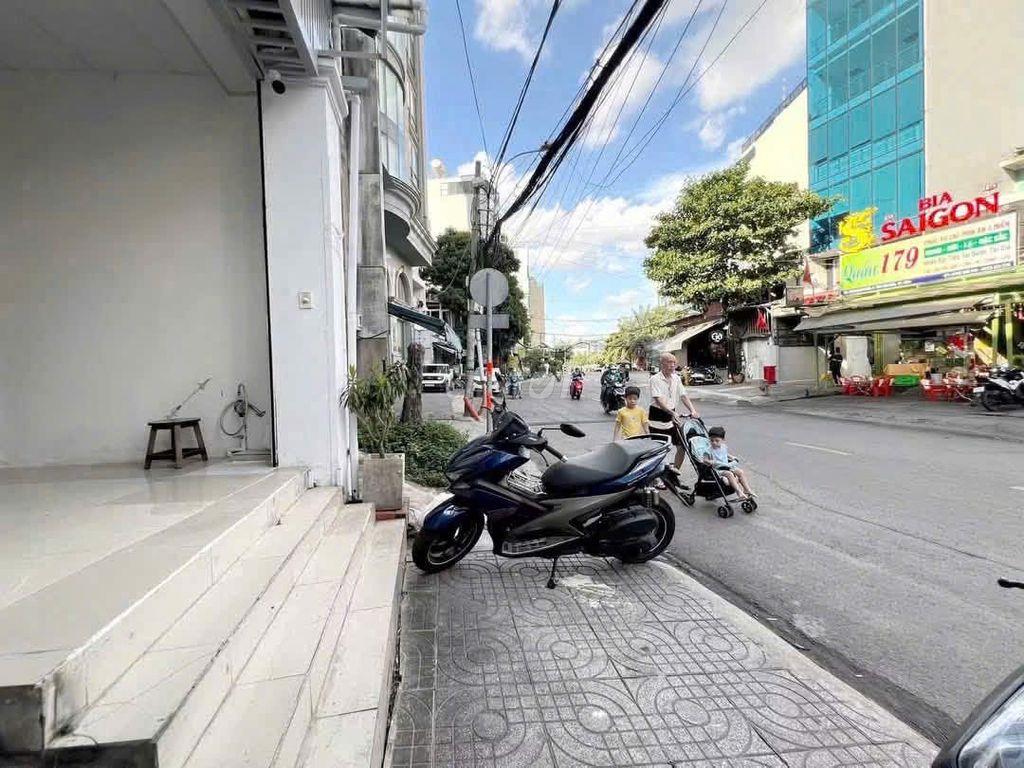 mặt bằng kinh doanh đường lớn ở khu sân bay kế bên trường đại học 