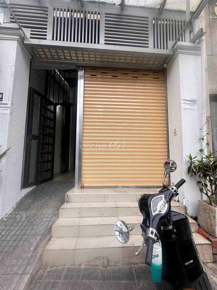 mặt bằng kinh doanh đường lớn ở khu sân bay kế bên trường đại học 