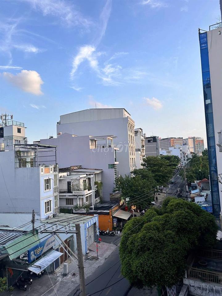 mặt bằng kinh doanh đường lớn ở khu sân bay kế bên trường đại học 