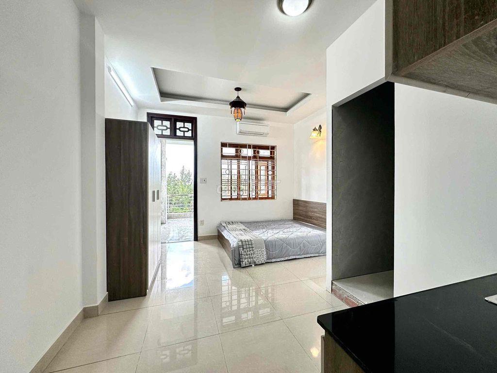 PHÒNG BAN CÔNG SIÊU RỘNG, CỬA SỔ TRỜI, MẶT TIỀN ĐƯỜNG TÂN SƠN