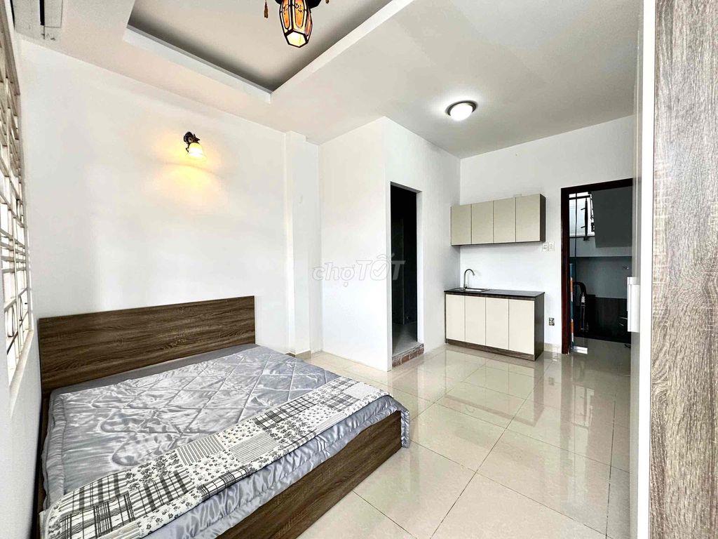 PHÒNG BAN CÔNG SIÊU RỘNG, CỬA SỔ TRỜI, MẶT TIỀN ĐƯỜNG TÂN SƠN