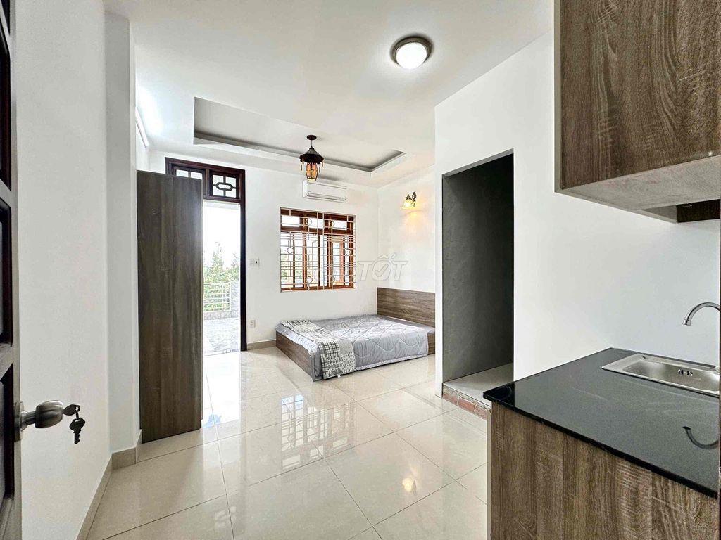 PHÒNG BAN CÔNG SIÊU RỘNG, CỬA SỔ TRỜI, MẶT TIỀN ĐƯỜNG TÂN SƠN