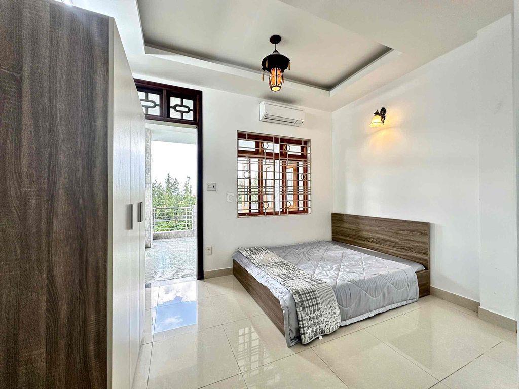 PHÒNG BAN CÔNG SIÊU RỘNG, CỬA SỔ TRỜI, MẶT TIỀN ĐƯỜNG TÂN SƠN