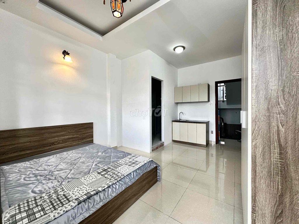 PHÒNG BAN CÔNG SIÊU RỘNG, CỬA SỔ TRỜI, MẶT TIỀN ĐƯỜNG TÂN SƠN