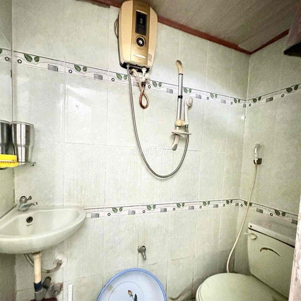 PHÒNG TRỌ GIÁ RẺ CÓ MÁY LẠNH NGAY CÔNG VIÊN LÀNG HOA