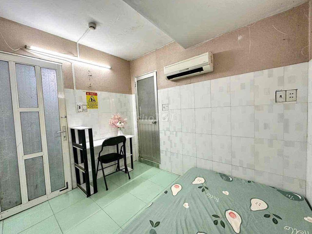 PHÒNG TRỌ GIÁ RẺ CÓ MÁY LẠNH NGAY CÔNG VIÊN LÀNG HOA