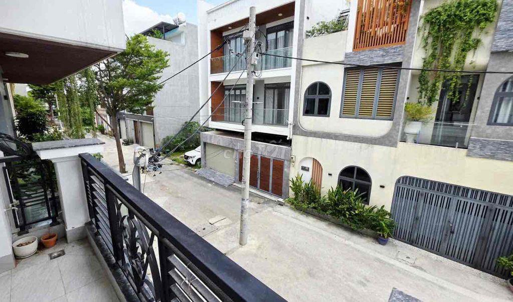 BAN CÔNG FULL NỘI THẤT CUỐI NGUYỄN THÁI SƠN GÒ VẤP(Không tính phí dvu)