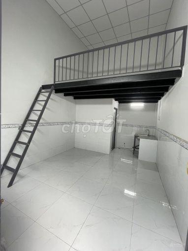 Phòg có gác ,đườg Lê Trọg Tấn ngay ĐH Côg Thương,0 chug chủ,giờ tự do