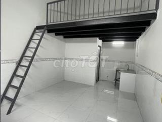 Phòg có gác ,đườg Lê Trọg Tấn ngay ĐH Côg Thương,0 chug chủ,giờ tự do