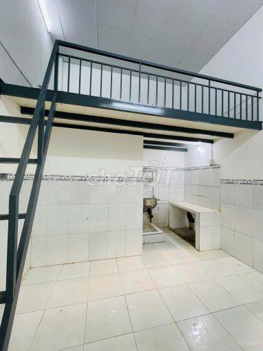 Phòg có gác ,đườg Lê Trọg Tấn ngay ĐH Côg Thương,0 chug chủ,giờ tự do