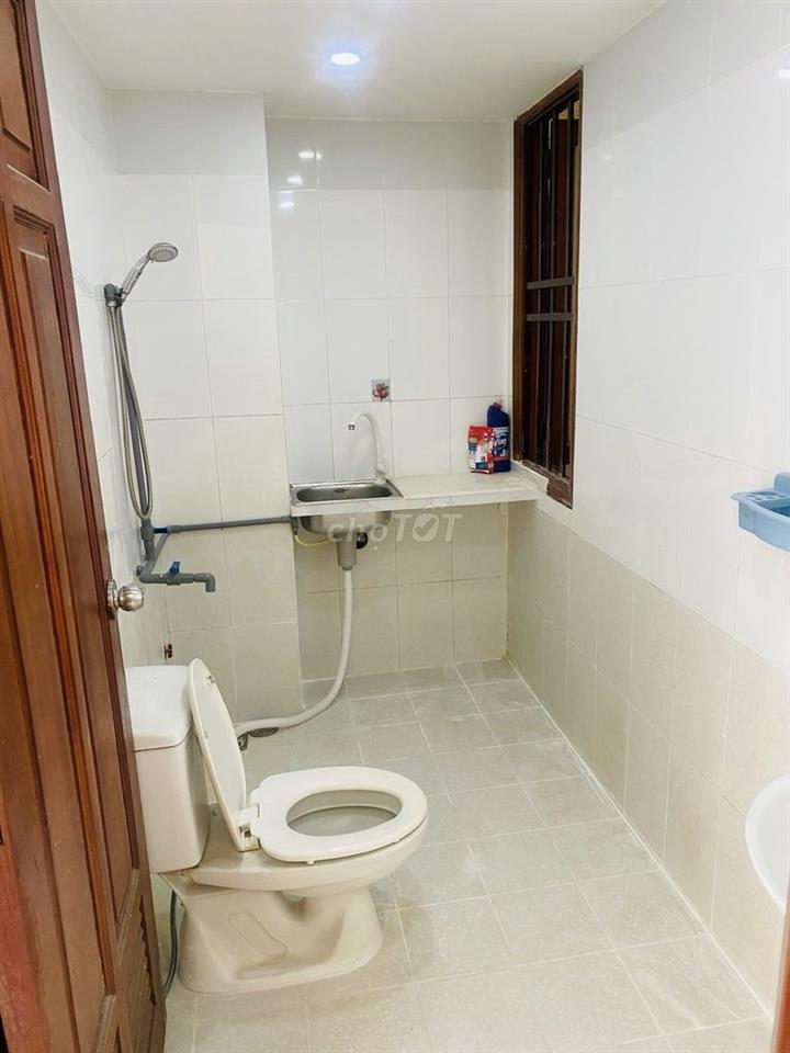 CĂN 2 PHÒNG NGỦ BAN CÔNG THOÁNG CÓ NƯỚC MÁY NÓNG LẠNH DƯƠNG QUẢNG HÀM