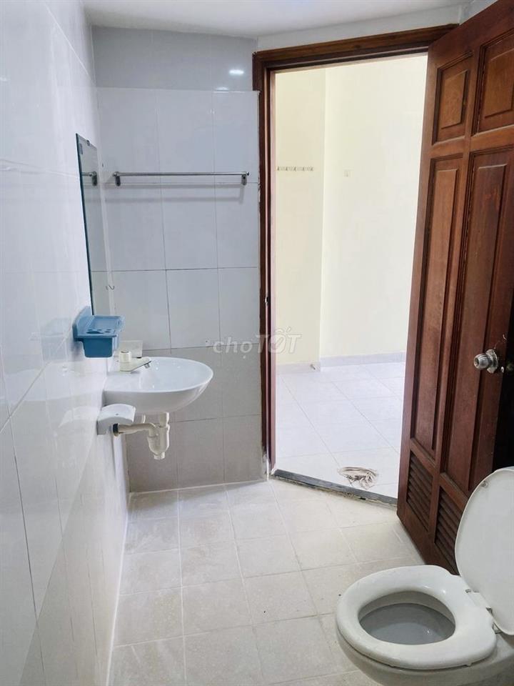 CĂN 2 PHÒNG NGỦ BAN CÔNG THOÁNG CÓ NƯỚC MÁY NÓNG LẠNH DƯƠNG QUẢNG HÀM