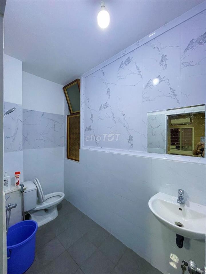 PHÒNG ĐẦY ĐỦ NỘI THẤT CỬA SỔ TRỜI NGAY DƯƠNG QUẢNG HÀM