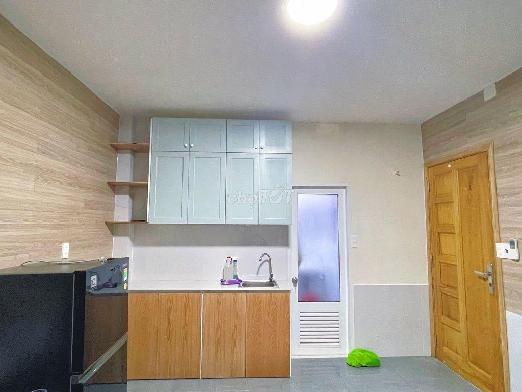 PHÒNG ĐẦY ĐỦ NỘI THẤT CỬA SỔ TRỜI NGAY DƯƠNG QUẢNG HÀM