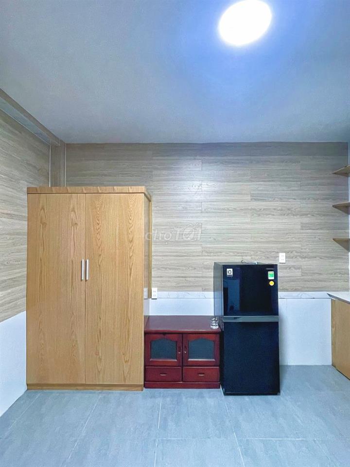 PHÒNG ĐẦY ĐỦ NỘI THẤT CỬA SỔ TRỜI NGAY DƯƠNG QUẢNG HÀM