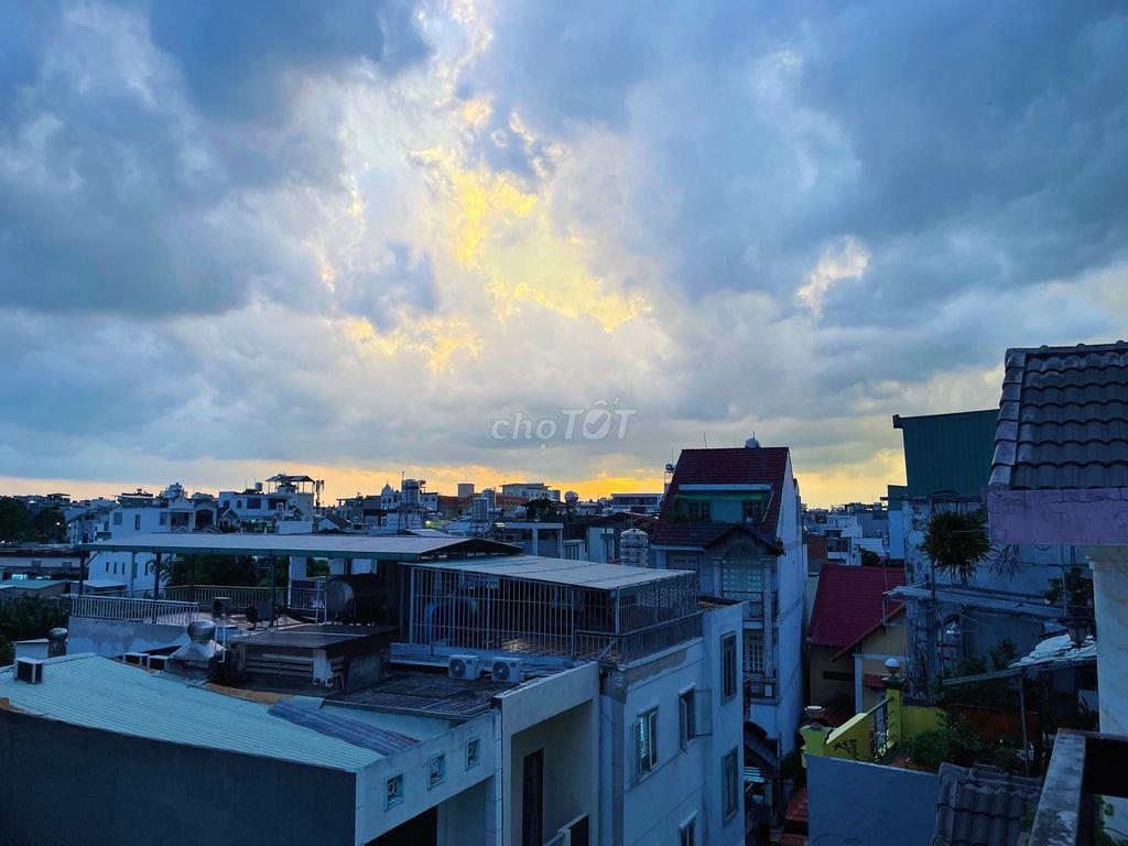 PHÒNG ĐẦY ĐỦ NỘI THẤT CỬA SỔ TRỜI NGAY DƯƠNG QUẢNG HÀM