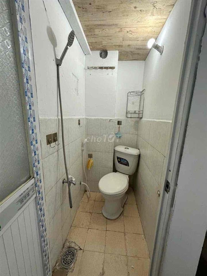 Phòng Sinh Viên Gần CVPM, Cách trường VOV 500m